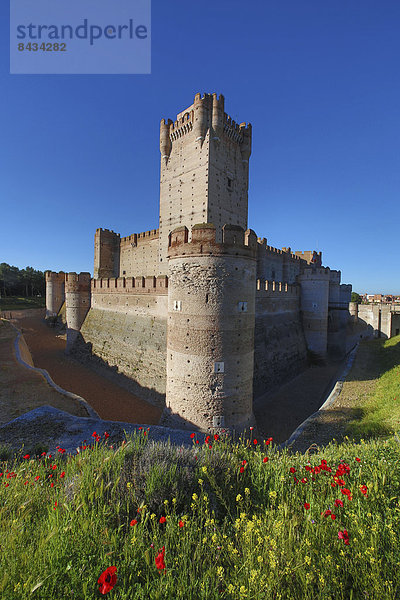 Europa  Palast  Schloß  Schlösser  Großstadt  Architektur  Geschichte  Festung  Wahrzeichen  Turm  Tourismus  Mohn  Leon  Spanien  Valladolid