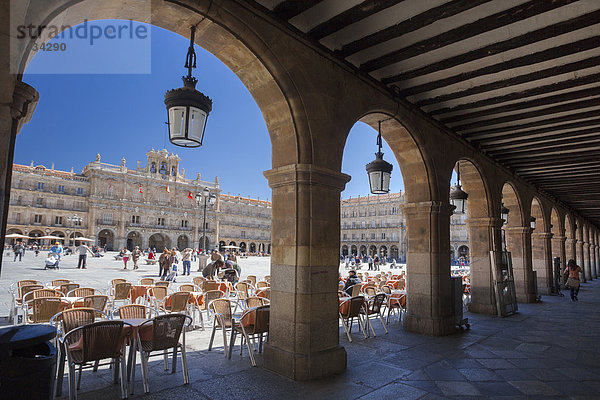 Europa  Landschaft  Reise  Großstadt  Architektur  Geschichte  Wahrzeichen  Quadrat  Quadrate  quadratisch  quadratisches  quadratischer  Terrasse  Tourismus  UNESCO-Welterbe  alt  Salamanca  Spanien