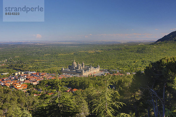 Europa  Eingang  Landschaft  Reise  Großstadt  Architektur  Tourismus  UNESCO-Welterbe  El Escorial  Kloster  Spanien