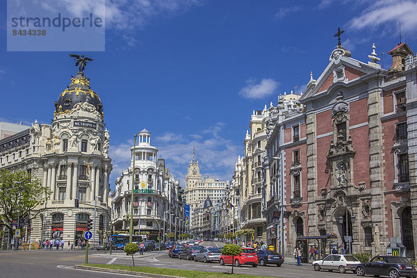 Madrid  Hauptstadt  Europa  Reise  Großstadt  Architektur  bunt  Tourismus  Gran Via  Puerta de Alcala  Allee  Spanien