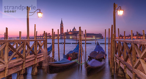 Laterne - Beleuchtungskörper  Gondel  Gondola  Italien  Stimmung  Venedig