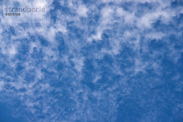 blauer Himmel  wolkenloser Himmel  wolkenlos  Europa  Wolke  Himmel  weiß  blau  Wolkengebilde  Deutschland  Wetter