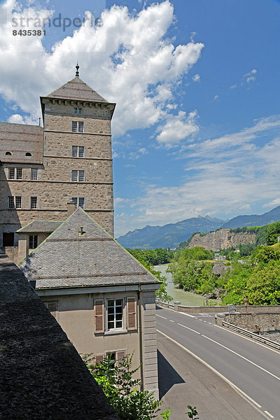 Landschaftlich schön  landschaftlich reizvoll  Sehenswürdigkeit  Wasser  Baustelle  Europa  Berg  Palast  Schloß  Schlösser  Baum  Landschaft  Gebäude  Straße  Architektur  Pflanze  fließen  Fluss  Museum  Schweiz  Tourismus