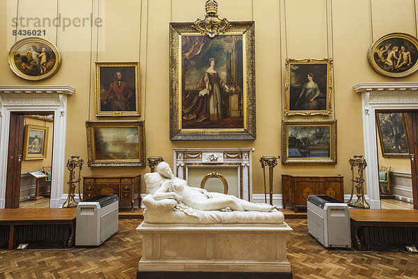 Europa  Frau  Skulptur  britisch  Großbritannien  Innenaufnahme  Sinnlichkeit  Galerie  nackt  England  Hebel  Merseyside