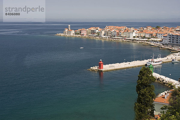 Außenaufnahme  Europa  Küste  Meer  Dorf  Leuchtturm  Ansicht  Sehenswürdigkeit  Adriatisches Meer  Adria  Bucht  Istrien  Piran  Slowenien