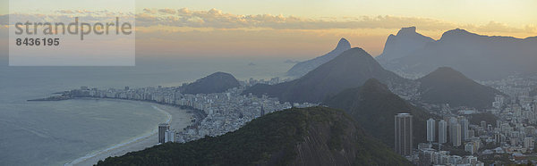 Panorama  Stadtansicht  Stadtansichten  Städtisches Motiv  Städtische Motive  Straßenszene  Straßenszene  Küste  Großstadt  Brasilien  Copacabana  Ipanema  Rio de Janeiro  Südamerika