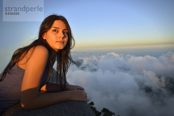 Stadtansicht  Stadtansichten  Frau  Großstadt  Reise  Nebel  braunhaarig  Ansicht  Mädchen  Brasilien  Rio de Janeiro  Südamerika