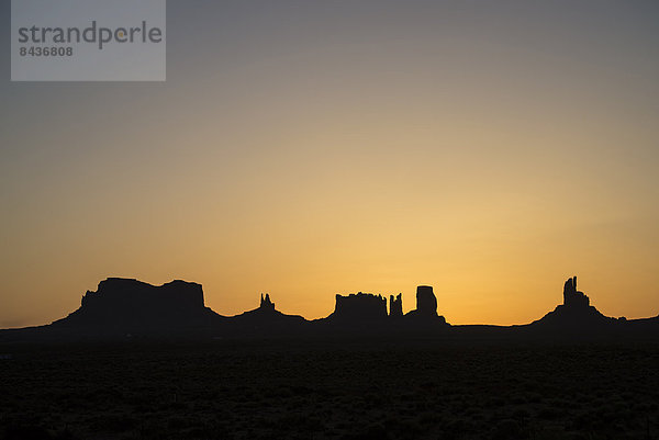 Vereinigte Staaten von Amerika  USA  Felsbrocken  Amerika  Sonnenuntergang  Landschaft  Arizona  Monument Valley