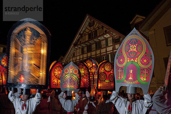 Europa Fest festlich Tradition Nacht Beleuchtung Licht Folklore Schweiz Zentralschweiz