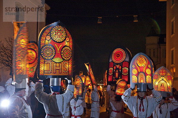 Europa Fest festlich Tradition Nacht Beleuchtung Licht Folklore Schweiz Zentralschweiz