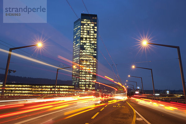 bauen Europa Gebäude Stadt Großstadt Beleuchtung Licht Wohngebiet Prime Tower Schweiz Zürich bei Nacht