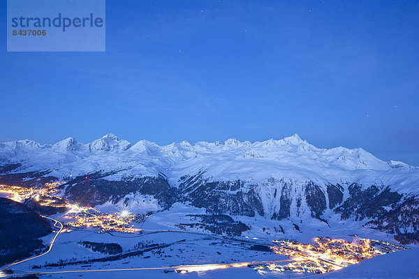 Europa Berg Winter Dunkelheit Nacht Mond Kanton Graubünden Engadin Schweiz