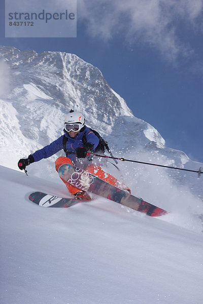 Freizeit Wintersport Berg Winter Mann Sport Abenteuer Eis schnitzen Gletscher Skisport Ski Berner Alpen Tiefschnee Pulverschnee