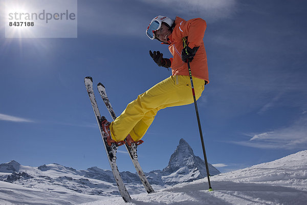 Frau Berg Winter schnitzen Matterhorn Skisport Ski Wintersport