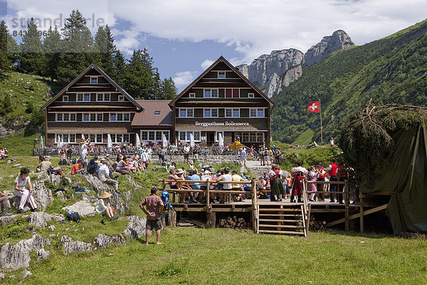 Europa Berg Tradition Party tanzen See Restaurant Alpen Folklore Bergsee Schweiz