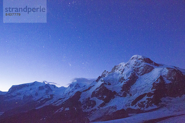 sternförmig Europa Berg Nacht Himmel Eis Gletscher Moräne Breithorn Schweiz