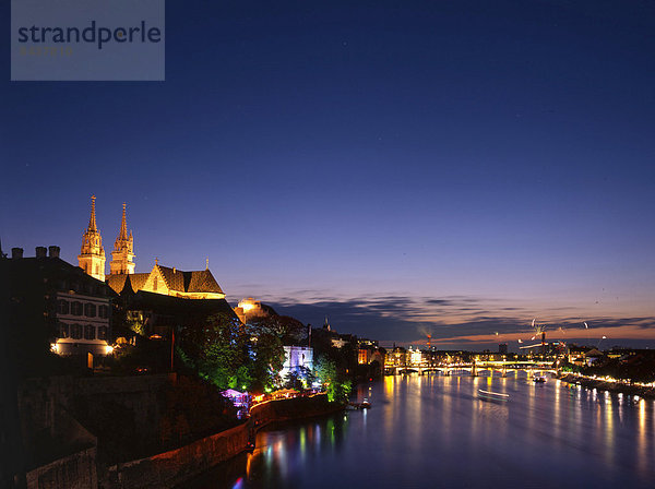 Wasser Europa Stadt Großstadt Brücke fließen Fluss Feuer Basel Schweiz Gewässer bei Nacht