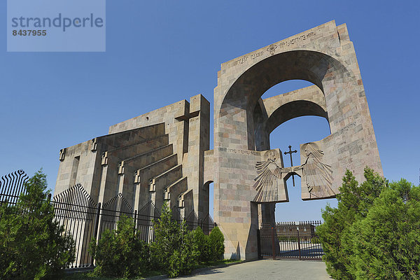 Einkaufszentrum  Eingang  Großstadt  Religion  Komplexität  russisch orthodox  russisch-orthodox  Armenien  Eurasien  alt