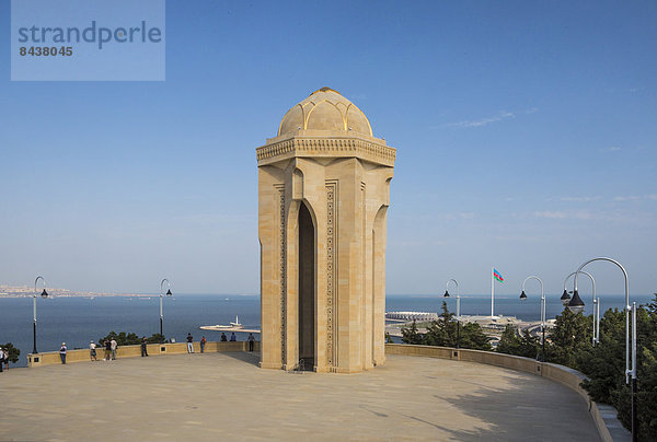 fallen  fallend  fällt  Held  Großstadt  Meer  Architektur  Monument  Eurasien
