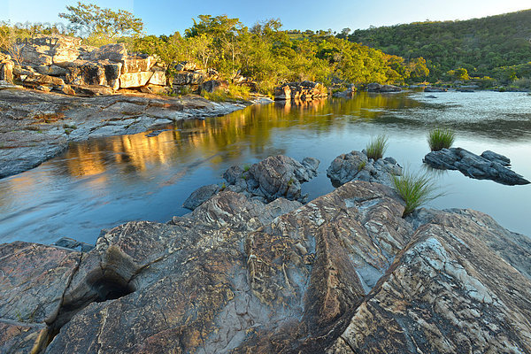 Nationalpark  Felsbrocken  Wasser  Landschaft  niemand  Natur  fließen  ungestüm  Bach  Brasilien  Minas Gerais  Südamerika