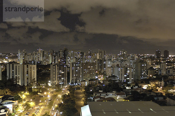 Panorama  Stadtansicht  Stadtansichten  Nacht  Großstadt  Beleuchtung  Licht  Neuengland  Bahia  Brasilien  Südamerika