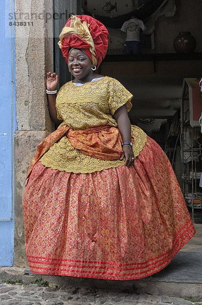 Hochformat  Frau  lächeln  schwarz  Bahia  Brasilien  Südamerika  Turban