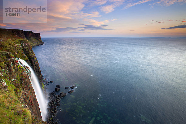 Felsbrocken  Europa  Abend  Großbritannien  Steilküste  Küste  Meer  Bach  Insel  Wasserfall  Stimmung  Schottland  Skye