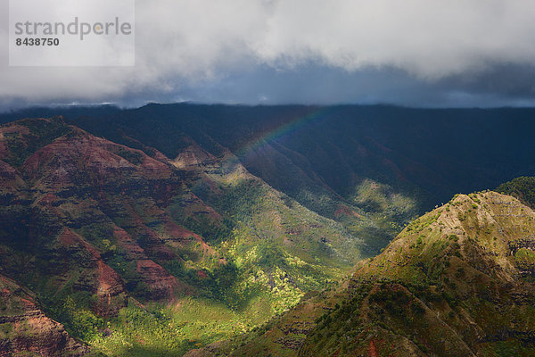 Vereinigte Staaten von Amerika  USA  Amerika  Wolke  Ansicht  Schlucht  Luftbild  Fernsehantenne  Hawaii  Kauai  Regenbogen