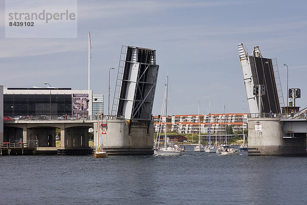 Zugbrücke  Fischereihafen  Fischerhafen  Hafen  Europa  niemand  Stadt  Großstadt  Boot  Brücke  Dänemark  dänisch