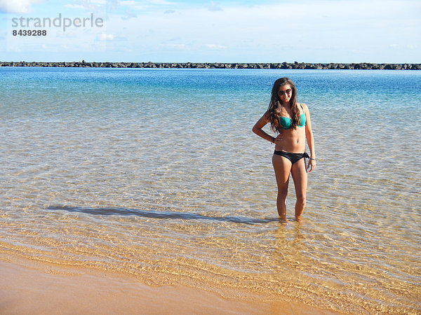 Jugendlicher  Frau  europäisch  Strand  Küste  Meer  Kanaren  Kanarische Inseln  Mädchen  Spanien  Teneriffa