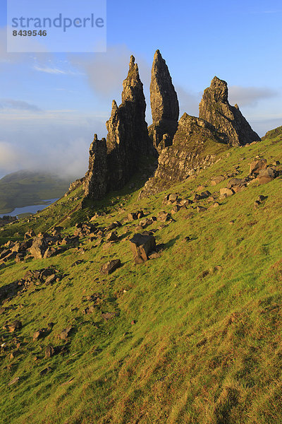 Panorama  Landschaftlich schön  landschaftlich reizvoll  Wasser  Europa  Sommer  Großbritannien  Himmel  Steilküste  See  Meer  Natur  Highlands  Sonnenlicht  Isle of Skye  Schottland  schottisch  Skye