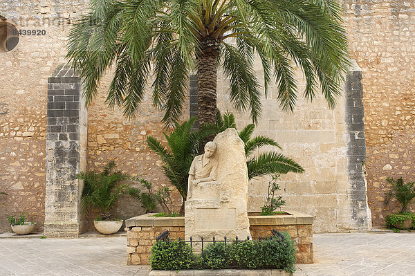 Außenaufnahme  Europa  Skulptur  niemand  Geschichte  Kunst  Kirche  Kultur  Statue  Figur  Balearen  Balearische Inseln  Mallorca  Geschicklichkeit  Spanien