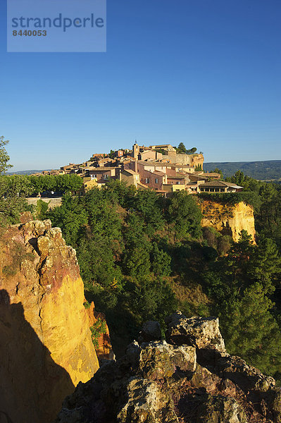 Felsbrocken  Außenaufnahme  Sehenswürdigkeit  Frankreich  Europa  Tag  niemand  Natur  Ansicht  Provence - Alpes-Cote d Azur  Altstadt  ocker