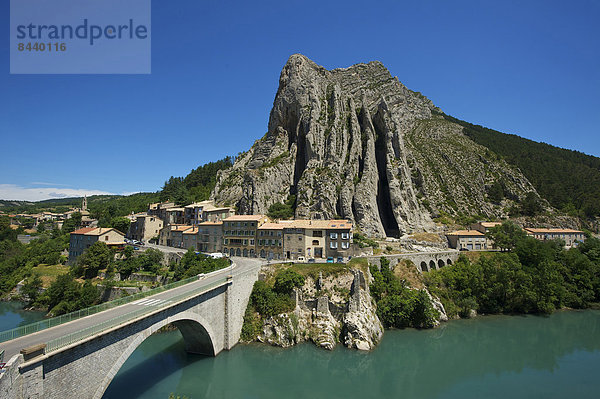 Außenaufnahme  Frankreich  Europa  Tag  niemand  Stadt  Großstadt  Architektur  Brücke  Ansicht  Provence - Alpes-Cote d Azur