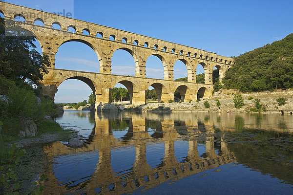 Außenaufnahme  Sehenswürdigkeit  Frankreich  Europa  Tag  niemand  Provence - Alpes-Cote d Azur  Aquädukt  Languedoc-Roussillon  Nimes  Pont du Gard  römisch