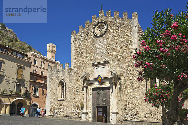 Kuppel  Außenaufnahme  bauen  Europa  Tag  Gebäude  niemand  Architektur  Kirche  Religion  Kathedrale  Christentum  Insel  Christ  Kuppelgewölbe  Italien  Sizilien  Süditalien  Taormina