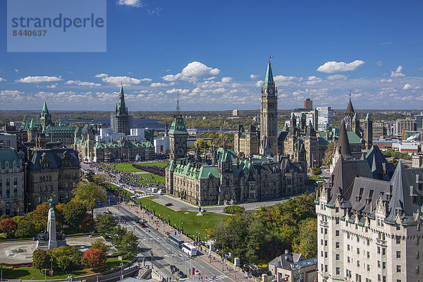 Skyline  Skylines  Ottawa  Hauptstadt  Landschaft  Gebäude  Reise  Großstadt  Architektur  Turm  bunt  Parlamentsgebäude  Nordamerika  Tourismus  Kanada  Innenstadt  Parliament Hill