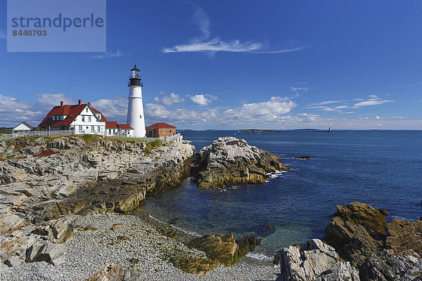 Vereinigte Staaten von Amerika  USA  Amerika  Landschaft  Küste  Reise  Großstadt  Architektur  Leuchtturm  Tourismus  Frontscheinwerfer  Maine  Haltestelle  Haltepunkt  Station