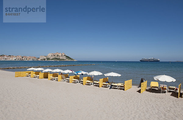 Frankreich  Europa  Strand  Küste  Sand  Liege  Liegen  Liegestuhl  Calvi  Korsika