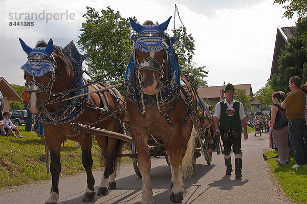 Tradition  Dorf  Kultur  Dekoration  Tracht  sticken  reiten - Pferd  Bayern  Deutschland  mitfahren  Oberbayern