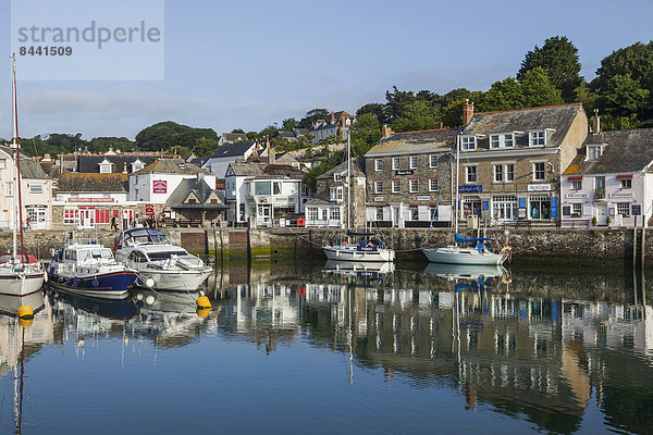 Fischereihafen  Fischerhafen  Hafen  Europa  britisch  Großbritannien  Küste  Padstow  Cornwall  England  Fischerboot