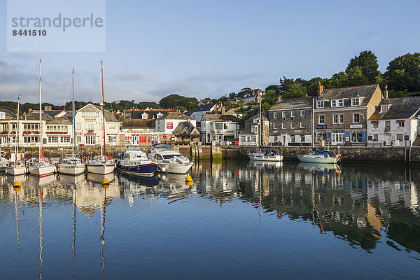 Fischereihafen  Fischerhafen  Hafen  Europa  britisch  Großbritannien  Küste  Padstow  Cornwall  England  Fischerboot