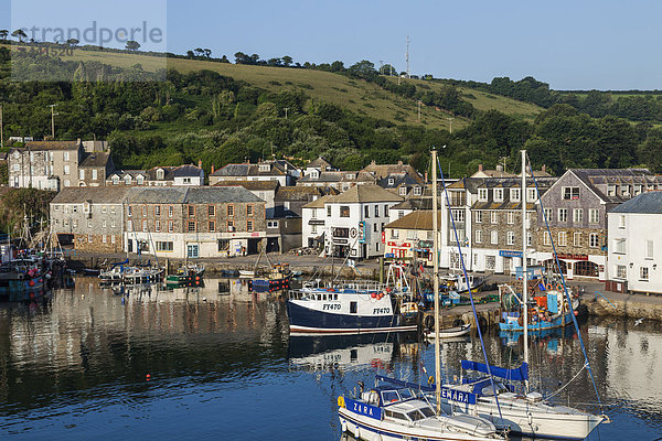 Fischereihafen  Fischerhafen  Hafen  Europa  britisch  Großbritannien  Küste  Mevagissey  Cornwall  England  Fischerboot  Fischerdorf