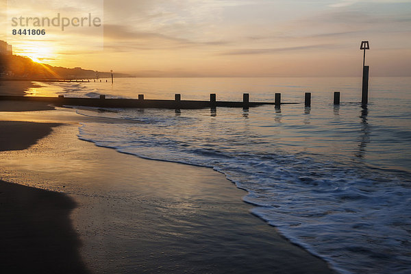 Europa  Strand  britisch  Großbritannien  Küste  Sonnenaufgang  Morgendämmerung  Meer  ernst  Urlaub  Bournemouth  Dorset  England