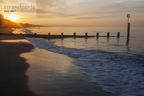 Europa  Strand  britisch  Großbritannien  Küste  Sonnenaufgang  Morgendämmerung  Meer  ernst  Urlaub  Bournemouth  Dorset  England