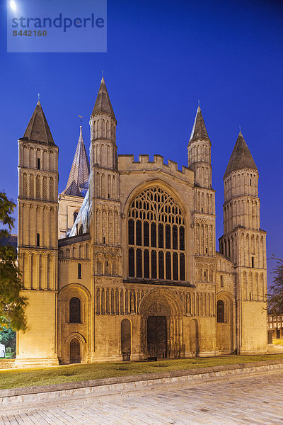 beleuchtet  Europa  Abend  Nacht  britisch  Großbritannien  Kirche  Kathedrale  ernst  England  Kent  Rochester