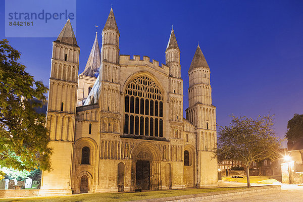 beleuchtet  Europa  Abend  Nacht  britisch  Großbritannien  Kirche  Kathedrale  ernst  England  Kent  Rochester
