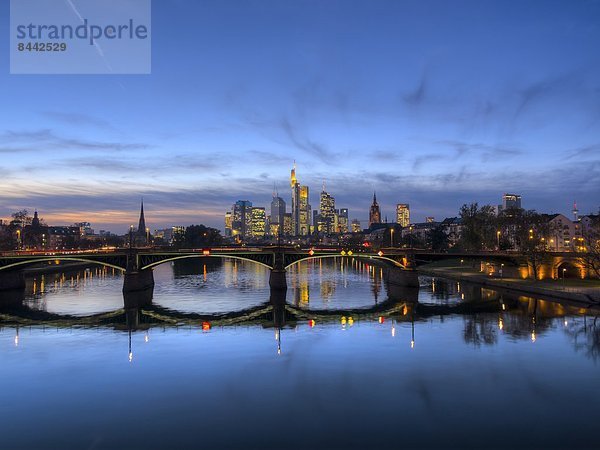 Germany  Hesse  Frankfurt am Main  financial district  Ignatz-Bubis-Bridge  skyline in the evening