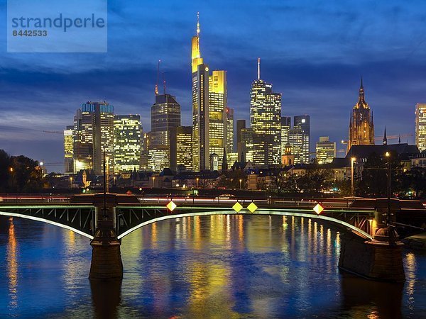 Germany  Hesse  Frankfurt am Main  financial district  Ignatz-Bubis-Bridge  skyline in the evening
