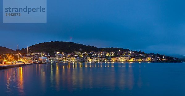 Kroatien  Dalmatien  Blick auf Korcula bei Nacht